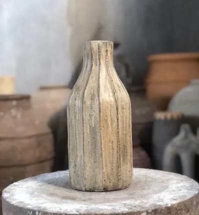 Vase 9