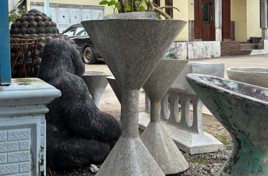 Cement Hourglass Pot 2