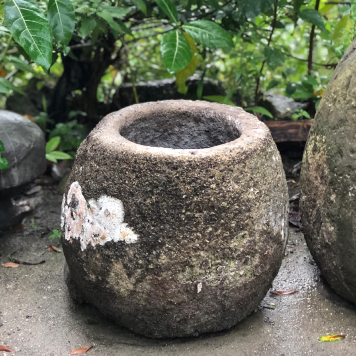 Old Limestone Planter: Aged Beauty with Character 3