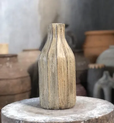 Vase 9